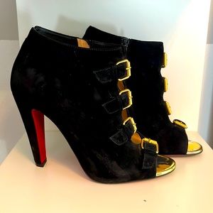 Louboutin black suede gold buckle bootie 100 velours soecchio toe black lingo